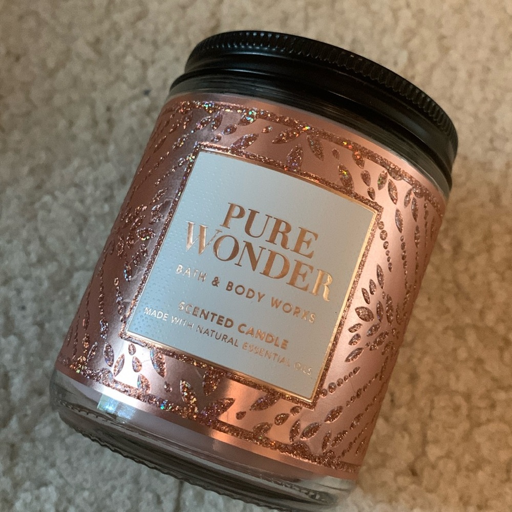 Bath & Body Works Pure Wonder single wick candle